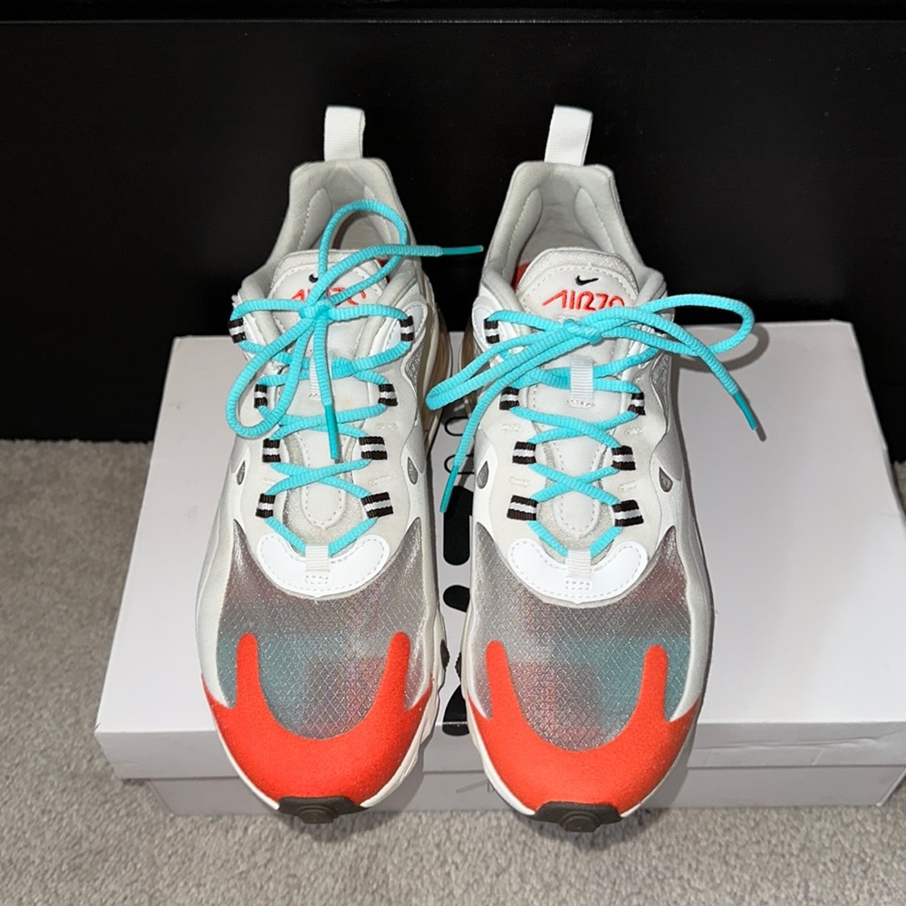 NIKE W AIR MAX 270 REACT